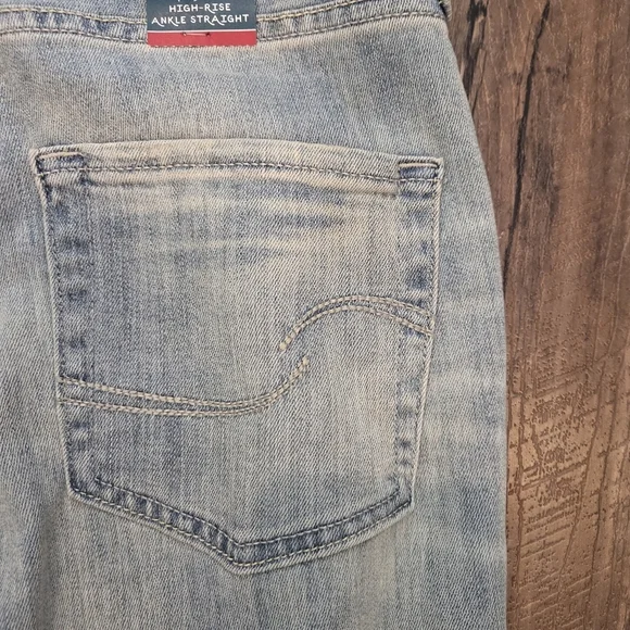 Levi's Signature High Rise Ankle Straight Jeans Size 8 Light Blue Distressed NWT - Picture 7 of 14
